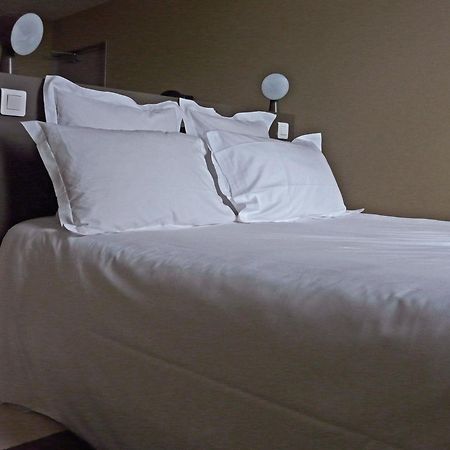 Hotel Courtille De Solutre Bagian luar foto