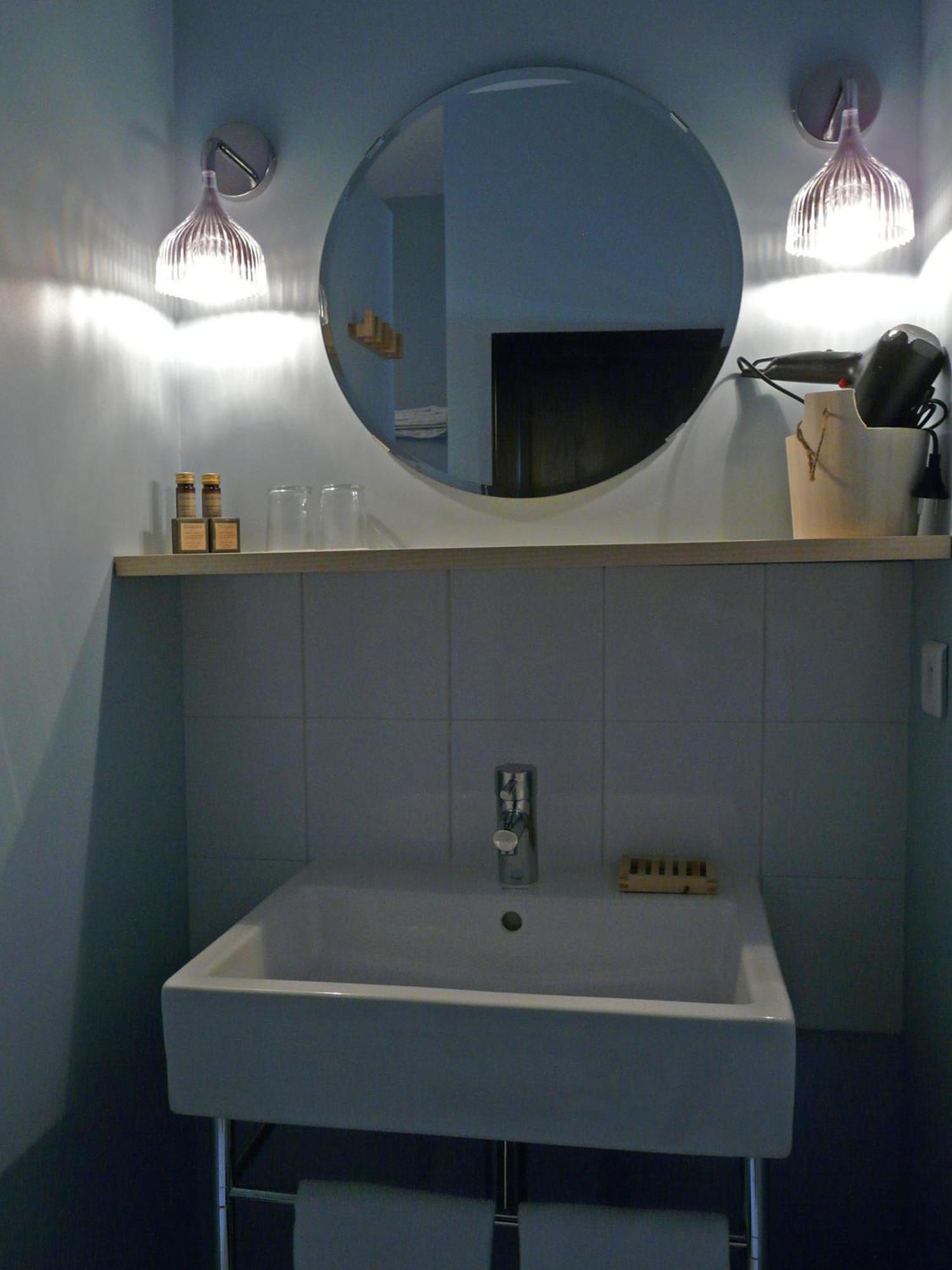Hotel Courtille De Solutre Bagian luar foto