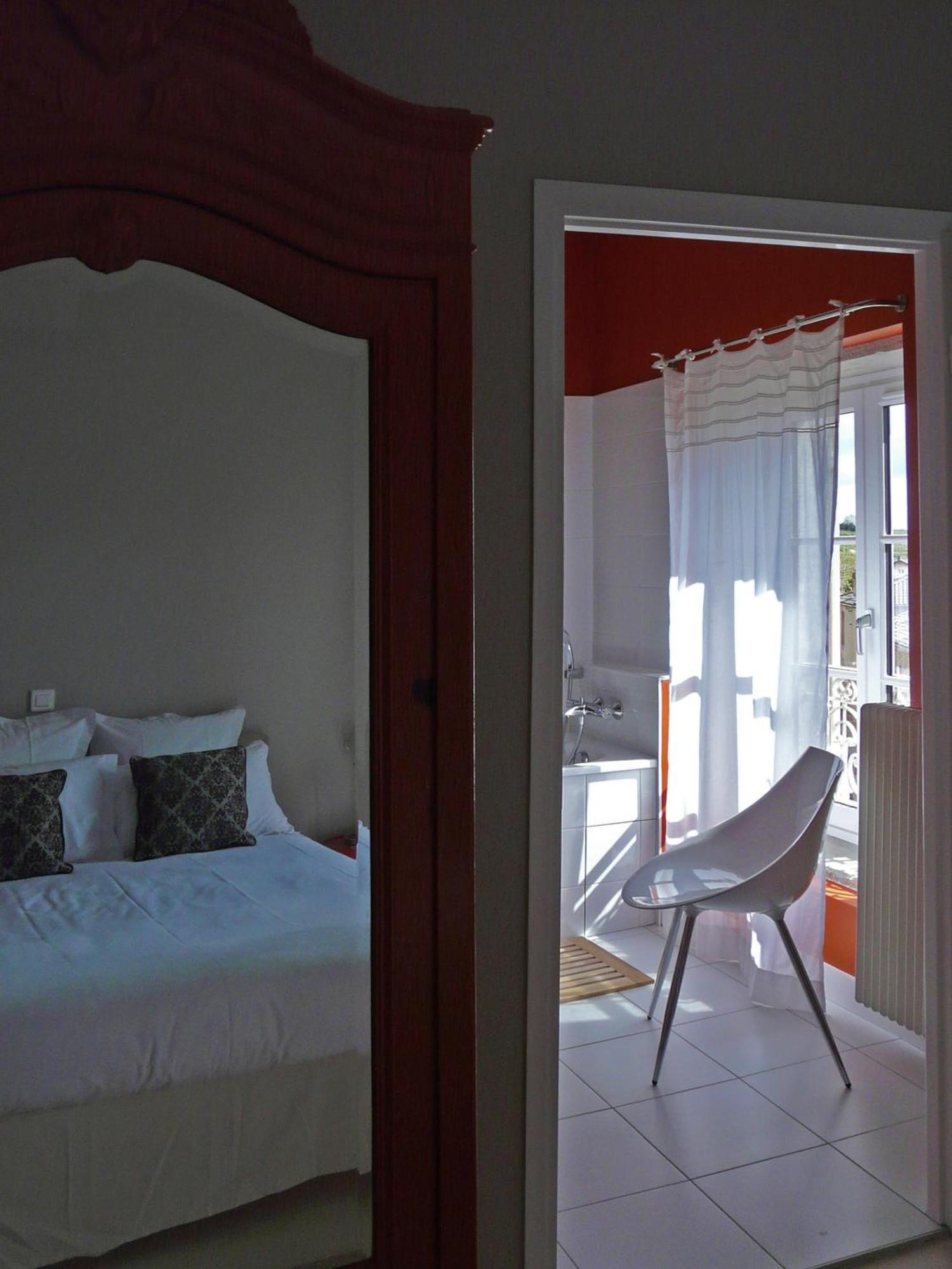 Hotel Courtille De Solutre Bagian luar foto