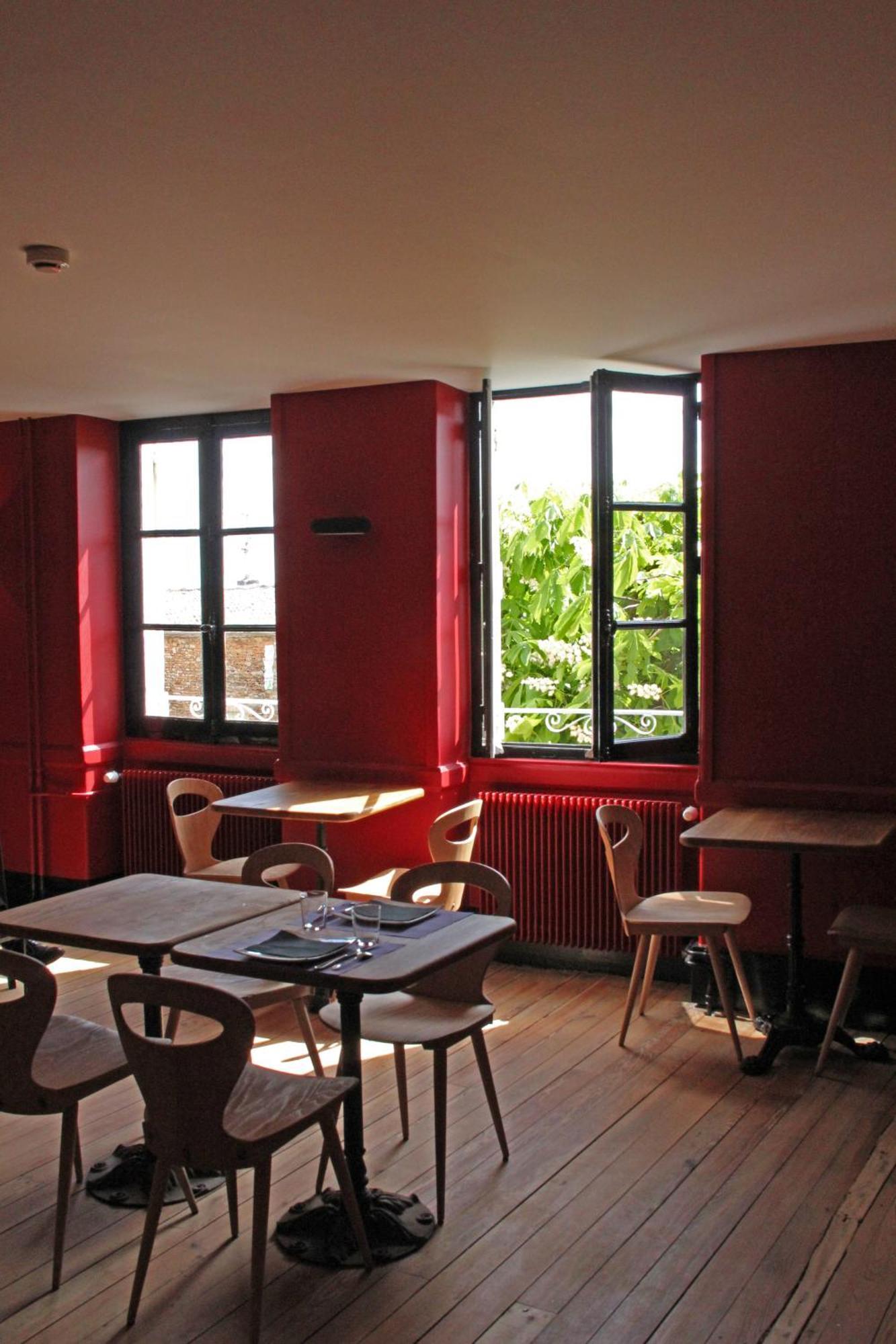 Hotel Courtille De Solutre Bagian luar foto