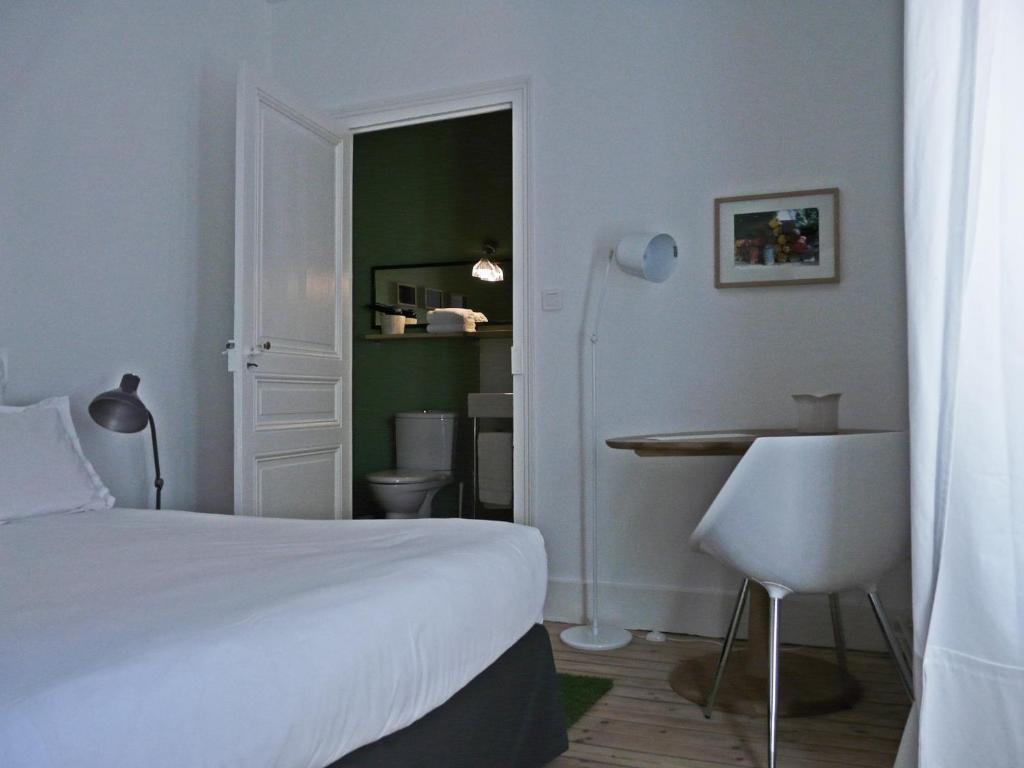 Hotel Courtille De Solutre Ruang foto